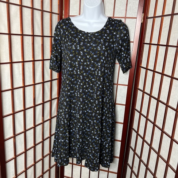 American Eagle Outfitters Dresses & Skirts - American Eagle black blue floral crisscross back swing dress